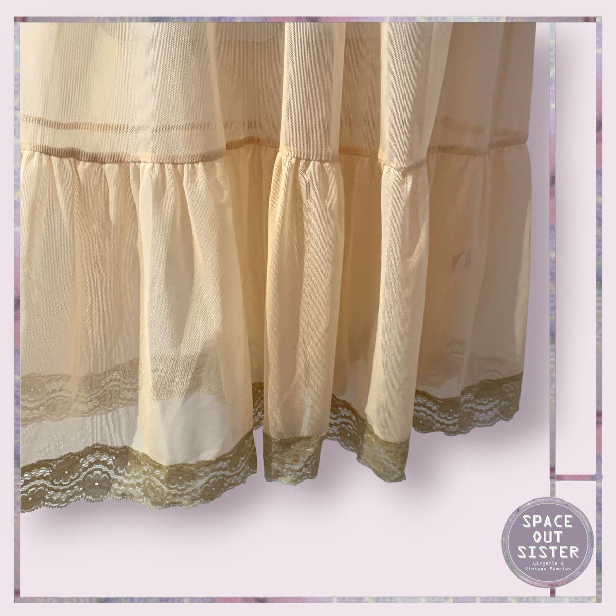 Pre-Loved Black Lace & Champagne Slip Bust 32”